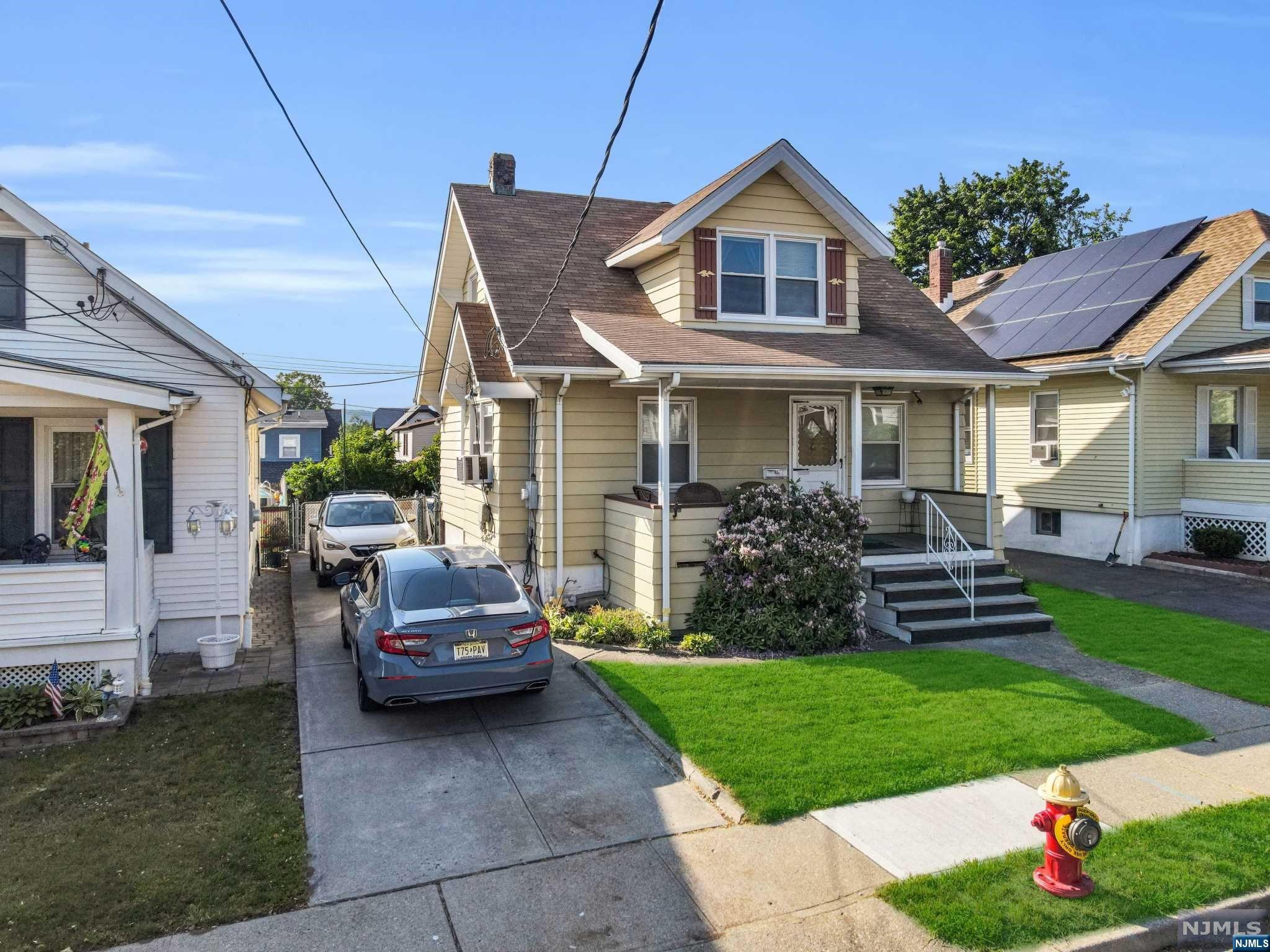 Lots of possibilities on this single family home featuring Kitchen, Dining Room, livingroom, 4 bedroom, full bath, and 3 car driveway. Conveniently located near NYC transportation, parks, schools and shopping.