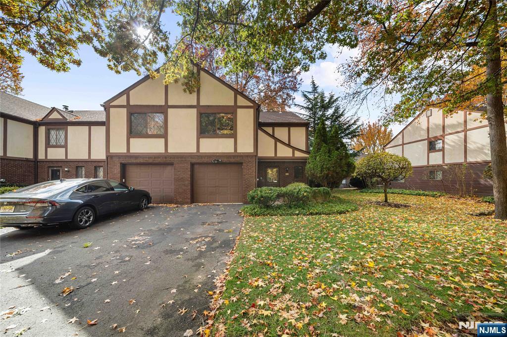 Spacious 3 Bedroom rental in Rio Vista Commons. Hardwood floors throughout. Huge master bedroom. All new appliances except newer refrigerator. up stair floors are brand new. One attached garage and 2 driveway parking spaces. Close to shopping, Schools, Parks, NYC transportation. Come and see this beautiful apartment!