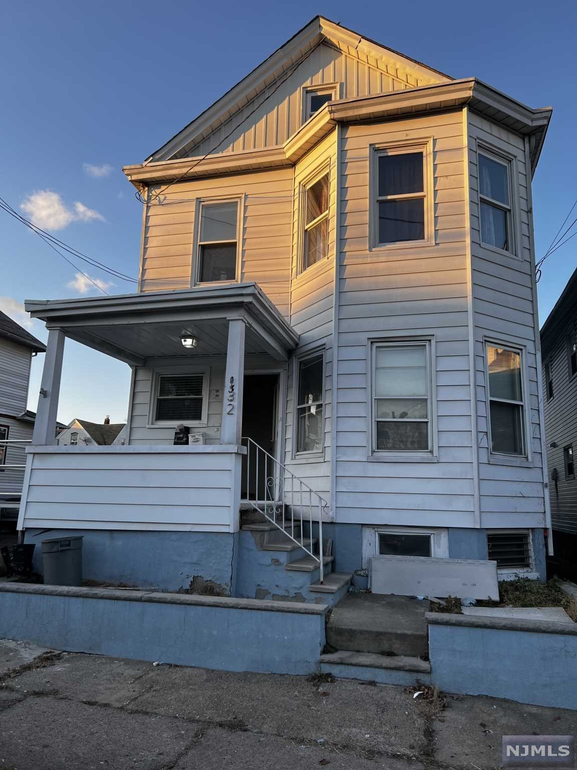 Central to everything in Clifton and south Paterson area, 5 bedrooms 3 full bath, Lot size 50x100, near school and easy access to major highways. Close to shopping centers and transportation to NYC. great location, good as rental investment. Come and see quick it wouldn't last