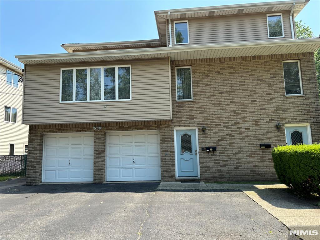 Immaculate very large apartment close to shopping, school,transportation come with 2 driveway parking spaces, absolutely no pets