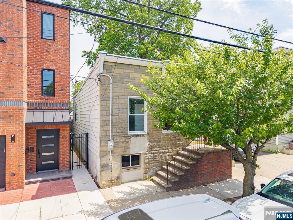 OPEN HOUSE Sunday 06/14 from 1:00 - 3:00 pm. For all showings please text LA at 201-704-1849