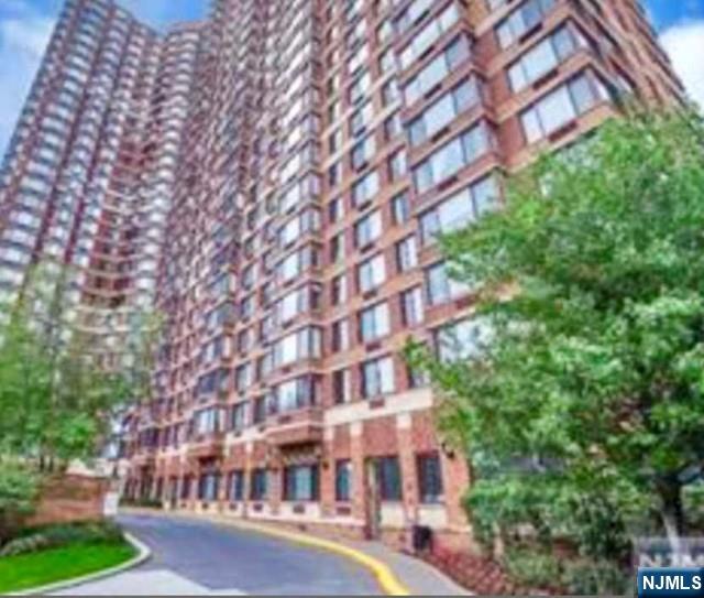 Luxury Hi Rise condo in heart of Fort Leeâ€¦It has been renovated with hardwood floors thru out, front loader w/d, and has gorgeous George Washington Bridge view in luxury hi-rise building in heart of Fort Lee... All walking distance to Modern & Hudson Lights for shopping, restaurants,and NY bus/GWB bus.... 1 parking,amenity,water are included in rent with 24hr doorman,valet parking,concierge,swimming pool,walk path,and convenient store on site... Must see