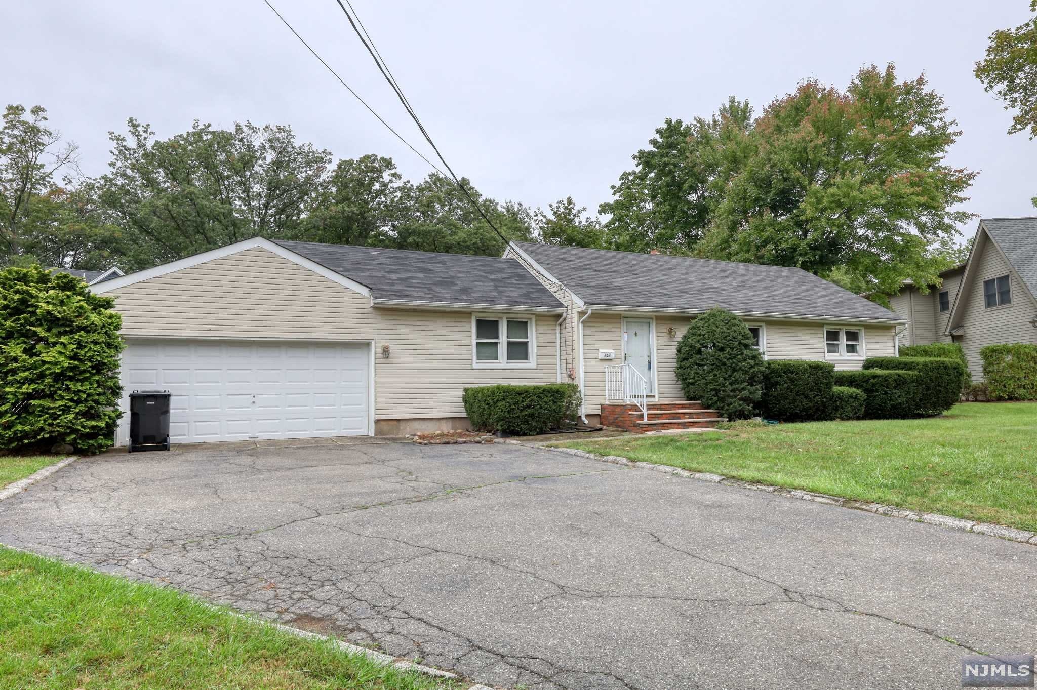 GREAT HOME, GREAT LOCATION, RANCH HOME, OPEN FLOOR CONCEPT, OPEN TO A HUGE FAMILY ROOM/FIREPLACE/CATHEDRAL CEILING/SKYLIGHT/POOL TABLE. TWO CAR GARAGE, OPEN TO RENTAL OR SALE. SHORT TERM RENTAL POSSIBLE.