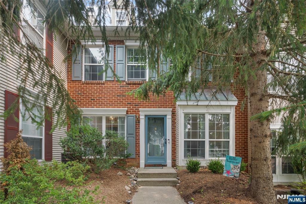 Welcome to this 2-bedroom, 2.5-bath townhome in the desirable Franklin Crossing community of Mahwah. The main level features an open-concept layout with a spacious living room filled with natural light, a dining area, a well-appointed kitchen with ample cabinet and counter space, and a convenient half bath. Upstairs, youâ€™ll find two generously sized bedrooms, two full baths, and a laundry area. The primary suite offers double closets and an updated en-suite bath. Community amenities include an outdoor pool, tennis courts, playground, and clubhouse. Conveniently located near NJ Transit, major highways, shopping, dining, parks, and schools. Don't miss this opportunity to join the Thunderbird community!