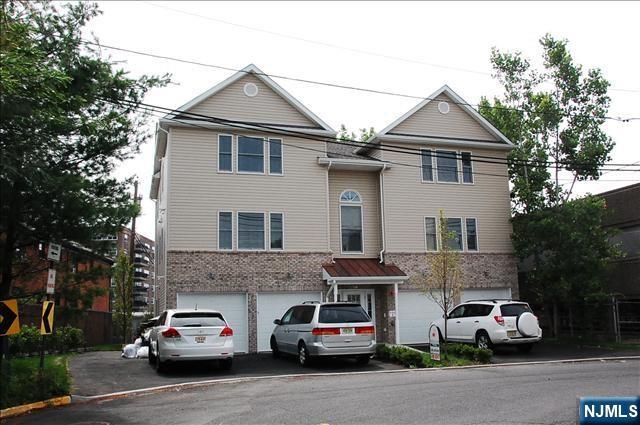 Fairly new apartment located conveniently close to school, shops and NYC bus stop. Hardwood floor. Stainless Steel Appliances. W/D in unit. One indoor and one outdoor parking space. Must see.