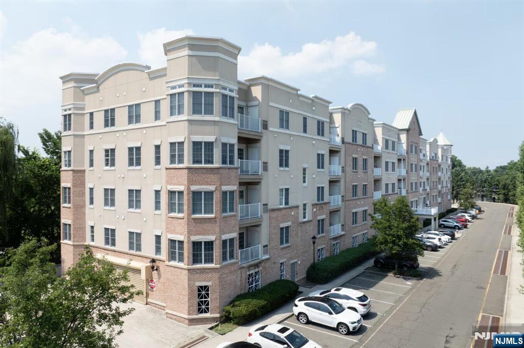 PRICE IMPROVED FRESHLY PAINTED MOVE-IN READY Every room freshly painted. New light fixtures installed throughout. Nothing to fix - just move in. Sun-drenched 2BR/2BA luxury condo with sweeping golf course and park views. Hardwood floors, open-concept living, oversized windows, in-unit W/D, and one indoor garage parking space. Year-round scenery: lush greens in spring, vibrant foliage in fall, peaceful snowscapes in winter. Quiet clubhouse community. Minutes to major highways, shopping, dining & transit. *2026 HOA is $639/mo, which includes a temporary special assessment of $196/mo for completed common area construction. The assessment ends after 2026 - base HOA was $443/mo in 2025, and will revert to the base rate (plus normal annual increases) starting 2027.