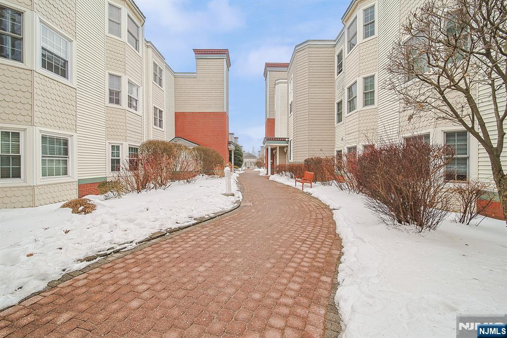 Welcome to The Promenade community, ideally located in the heart of Edgewater, NJ. This south-facing condo offers stunning New York City views and is filled with natural sunlight throughout the day. The open-concept layout provides a bright and airy living space, complemented by the convenience of in-unit laundry and elegantly finished marble bathrooms.