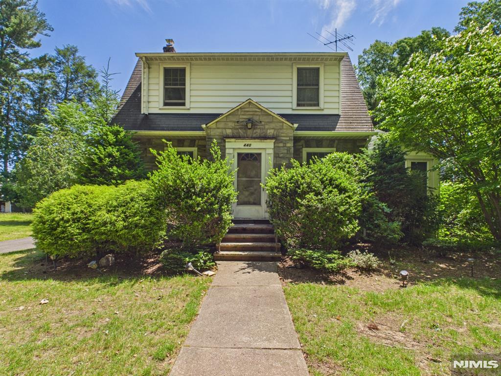 CLASSIC 1930'S 3 BEDROOM, 2 BATH COLONIAL ON A 15,000 SF LOT IN THE TOWN OF ORADELL & 'JUST WAITING TO BE 'RE-DISCOVERED'!!! 1ST FL LIVING RM, DINING RM, FAMILY RM & KITCHEN WITH BRKFT BAR PLUS FULL BATH. 2ND FL WITH 3 BEDRMS PLUS HALL BATH. HARDWOOD FLOORS AS INSTALLED. CLOSE TO TOWN, TRANSPORTATION, SCHOOLS & PARKS. CALL TODAY TO MAKE THIS HOME 'YOUR OWN'!!