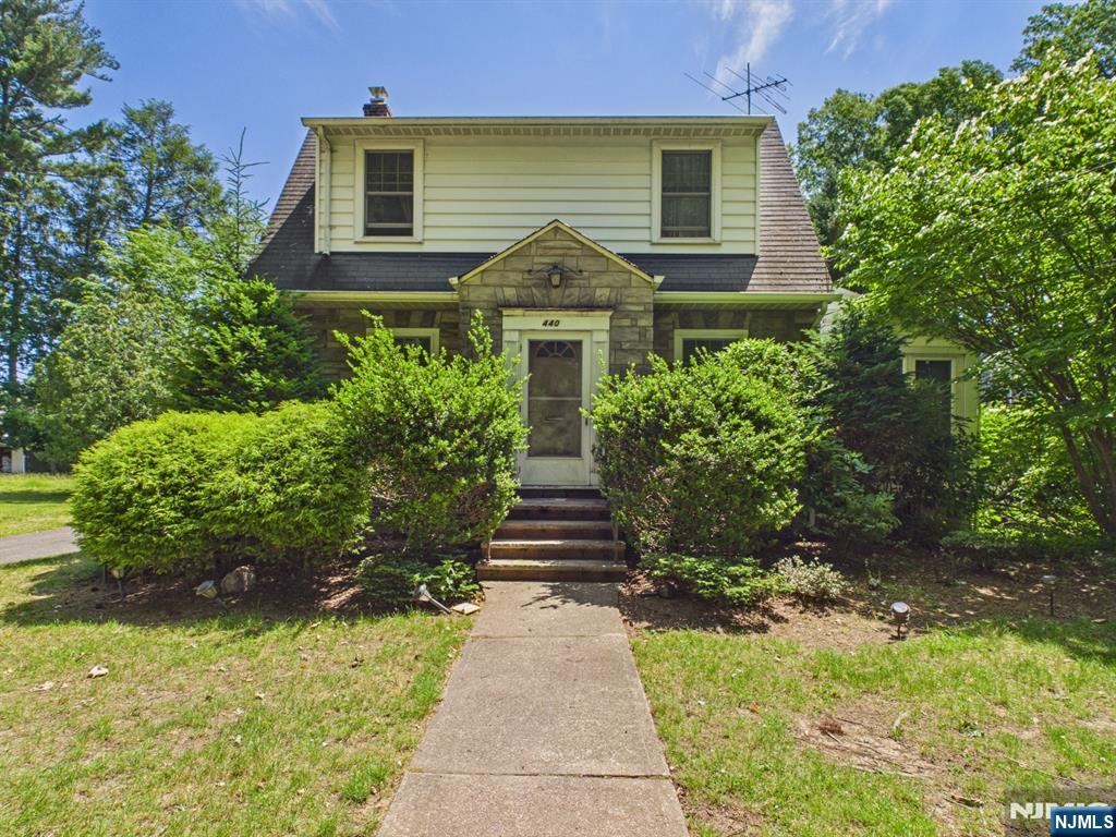 CLASSIC 1930'S 3 BEDROOM, 2 BATH COLONIAL ON A 15,000 SF LOT IN THE TOWN OF ORADELL & 'JUST WAITING TO BE 'RE-DISCOVERED'!!! 1ST FL LIVING RM, DINING RM, FAMILY RM & KITCHEN WITH BRKFT BAR PLUS FULL BATH. 2ND FL WITH 3 BEDRMS PLUS HALL BATH. HARDWOOD FLOORS AS INSTALLED. CLOSE TO TOWN, TRANSPORTATION, SCHOOLS & PARKS. CALL TODAY TO MAKE THIS HOME 'YOUR OWN'!!