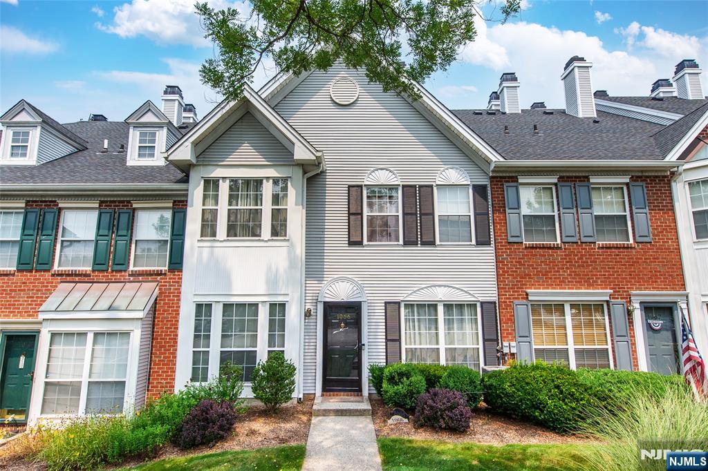 Welcome to Franklin Crossing! This beautifully maintained 2 bedroom, 2.5-bath condo offers the perfect blend of comfort and convenience. The open layout creates a bright and inviting living space ideal for everyday living and entertaining. Upstairs you will find the Primary Suite along with a second bedroom and additional full bath. Laundry located outside bedrooms for ultimate convenience. Enjoy all that this sough-after community has to offer including pool, tennis counts, and playground. Whether you're a first time homebuyer, downsizing, or simply looking for low maintenance living with fantastic amenities, this home is one you don't want to miss! Call Nina today for a private showing 201-819-2560