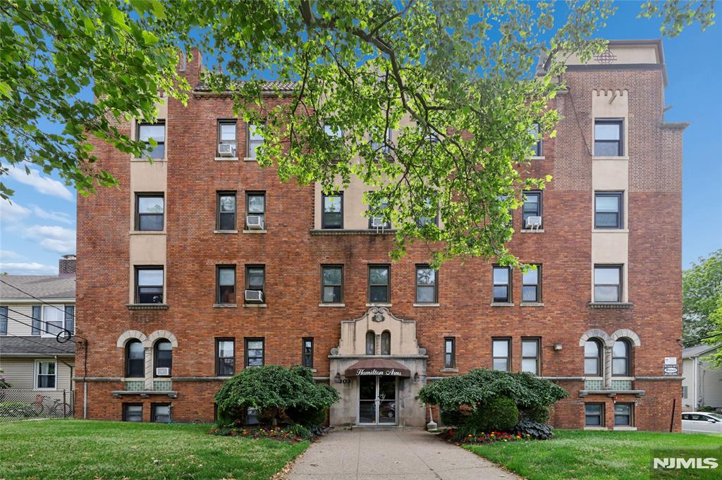 WELCOME TO HACKENSACK LIVING AT ITS FINEST! THIS BRIGHT, UPDATED, AND SPACIOUS STUDIO-STYLE CONDO OFFERS THE PERFECT BLEND OF COMFORT, CONVENIENCE, AND AFFORDABILITY. FEATURING HARDWOOD FLOORS THROUGHOUT, A GENEROUSLY SIZED LIVING AREA, AN UPDATED EAT-IN KITCHEN, AND A FULL BATH, THIS MOVE-IN READY HOME IS IDEAL FOR FIRST-TIME BUYERS, INVESTORS, OR NYC COMMUTERS ALIKE. THE WELL-DESIGNED LAYOUT OFFERS EXCELLENT CLOSET SPACE, PLENTY OF NATURAL LIGHT, AND FLEXIBLE LIVING OPTIONS. ENJOY THE CONVENIENCE OF ON-SITE LAUNDRY, A SECURE LOBBY ENTRANCE, AND LOW MONTHLY MAINTENANCE THAT INCLUDES HEAT, HOT WATER, AND WATER. PET-FRIENDLY BUILDING LOCATED IN A QUIET RESIDENTIAL SETTING JUST MOMENTS FROM SHOPPING, DINING, PARKS, PUBLIC TRANSPORTATION, MAJOR HIGHWAYS, AND ONLY MINUTES FROM HACKENSACK UNIVERSITY MEDICAL CENTER. WHY RENT WHEN YOU CAN OWN? WHETHER YOU'RE LOOKING FOR A PLACE TO CALL HOME OR A GREAT INVESTMENT OPPORTUNITY, THIS AFFORDABLE AND MOVE-IN READY CONDO IS NOT TO BE MISSED. JUST UNPACK AND MOVE RIGHT IN!