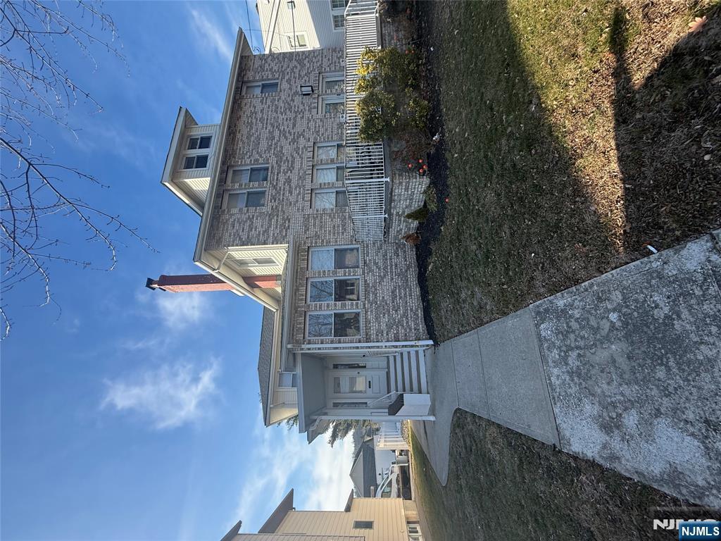 BEAUTIFUL OFFICE SPACE LOCATED ON HIGHLY VISIBLE COUNTY ROAD! CURRENTLY SET UP AS GROUND LEVEL WITH FRONT & REAR PRIVATE ENTRANCES. CURRENT SET UP OFFERS 3 OFFICES, CENTRAL A/C!!, WAITING AREA, AND BONUS ROOM ON 2ND FLOOR ALSO PRIVATE PARKING LOT IN REAR.JUST MOVE RIGHT IN!!