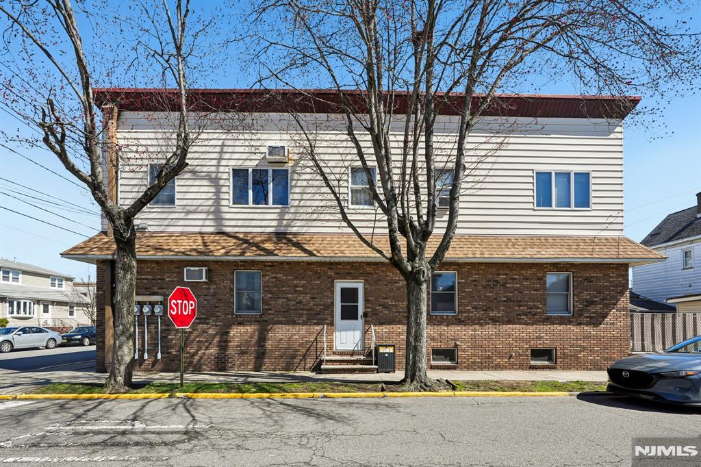Very nice first floor one bedroom apartment available for rent. Freshly painted, new floors installed.