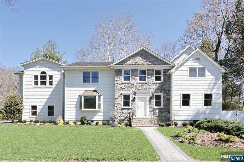 This Stunning house has total 7288 sqft living space (1st floor ;2724, 2nd floor ;2684,Lower ;1880) All 5 bedrooms and new 5,2 bathrooms with new tile, vanities, kholer pluming fixtures and toilets. The kitchen has all new cabinets, appliances, sinks, faucets and butler's pantry. New heating & cooling systems with new ductwork. All new lighting, electrical works. New laundry & closet systems. Newly finished basement. New alarm and sono speaker system added. New landscaping, paver patio and fence. All hardwood floors and radiant heating system at kitchen floor and primary bathroom floor. Best school system with walking distance. Dont't miss it !!!