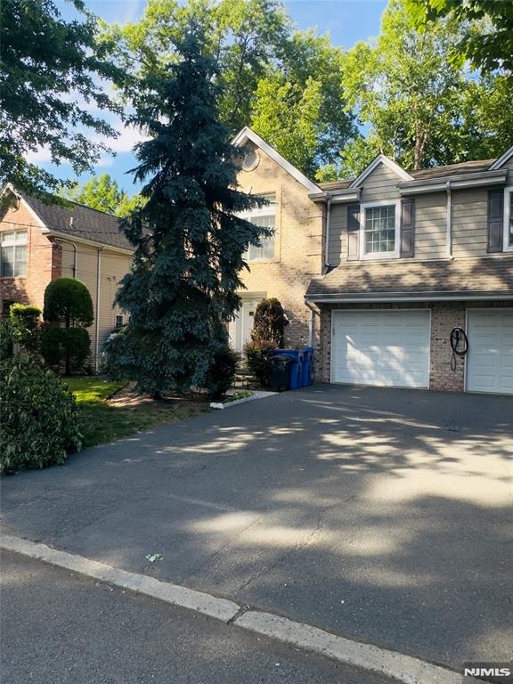 WELL MAINTAINED DUPLEX STYLE IN DESIRABLE TOWN. LOCATED DEAD END STREET NEAR SCHOOL AND TRANSPORTATION. HARDWOOD FLOOR THROUGHOUT. W/D INUNIT. ONE CAR GARAGE WITH DRIVEWAY FOR ADDITIONAL PARKING. QUIET AND CONVENIENT LOCATION. LANDLORD WILL TAKE CARE OF LAWN CARE.