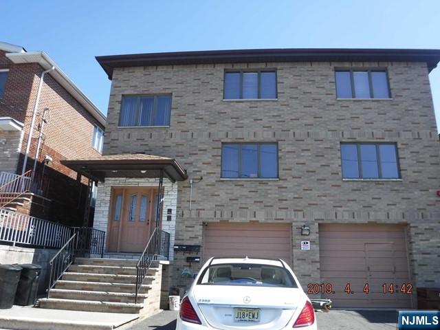 AMAZING 2 FAMILY OVER LOOKING THE MIDOWLAND AND MOUNTAIN VIEWE FROM LIVING ROOM, EXTRA SPACIOUS ROOMS, ALL HARDWOOD FLOORIN LR.DR. 2 FULL BATHS, LOVELY BRIGHT EAT IN KICHENWITH LAUNDRY OFF THE KICHEN. CREDIT CHECK REFERENCE REQUIRED.