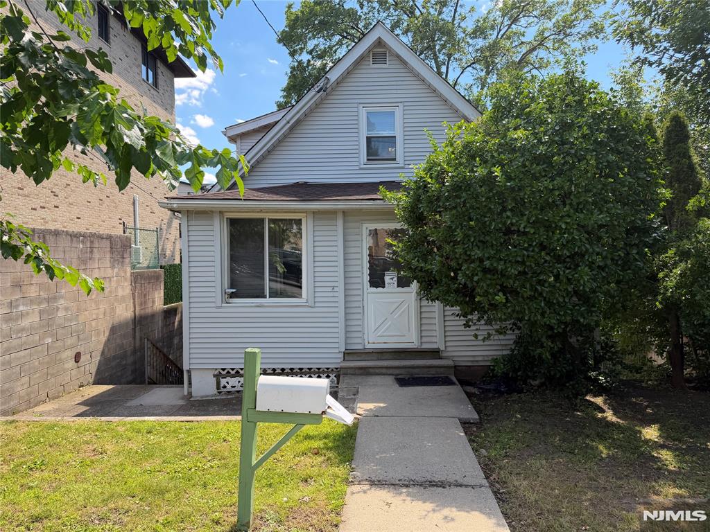 Single house with total renovation for RENT. Enclosed front porch leads the 1st floor with Living Room, Dining Room, Kitchen, BR, Full Bath, Laundry, and Deck. Second floor presents 2BRs, Jack & Jill Half Bath, and Office/Den. Finished ground floor has Separate Entrance, Family Room, Summer Kitchen, BR, Bath, Laundry, and Utility. Nice backyard and extra storage. Convenient located with close to shops, restaurants, NYC Bus, GW Bridge and all major highways. Tenant is responsible for all utilities, snow removal, and lawn care.