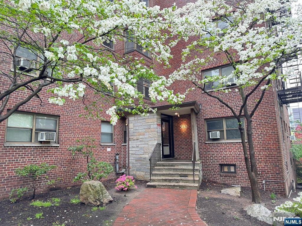 Donâ€™t miss this beautifully renovated and spacious 1-bedroom co-op in the highly sought-after Linwood Park community in Fort Lee. This bright 2nd-floor unit features hardwood floors, fresh paint, abundant closet space, and a modern open kitchen with excellent storage. Located in a serene tree-lined community, yet just steps from H Mart, Starbucks, CVS, Linwood Plaza Shopping Center, major highways, and NYC express bus transportation. Only 5 minutes to the George Washington Bridge. Monthly maintenance includes heat, hot/cold water, taxes, Spectrum TV & internet, and underlying mortgage. Laundry room on-site. Outdoor parking and parking permits available for an additional fee. No pets allowed. Rentals permitted after 2 years of owner occupancy. Board requires 2 years tax returns, 3 months of pay stubs, employment verification letter, credit report, and a 3:1 income-to-debt ratio. Linwood Park units move quickly â€” schedule your showing today!