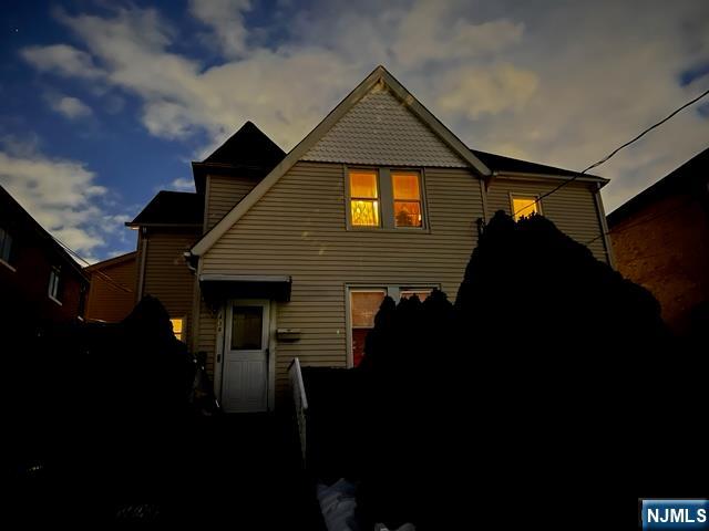 Duplex apartment with eat-in-kitchen, bathroom, living room and bedroom on the first floor, stairs leading to 2nd floor with 2 additional bedrooms. Very private apartment located in a quiet street but very close to all stores and public transportation