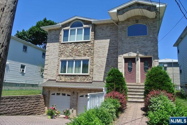Spacious 2nd floor unit in a newer home with 6 rooms, 3 bedrooms, 2 full bathrooms, hardwood floor throughout, new large ,eat-in kitchen, SS appliances, master bedroom with master bath and walk in closet, washer/dryer in unit central air. Freshly painted. Private entrance. Conveniently located close to super markets, public transportation, parks and schools. unit is freshly painted and ready to move in.