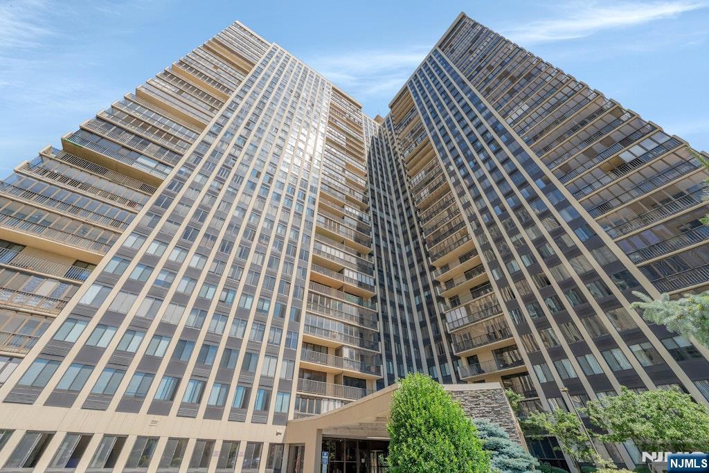 Beautiful 1 BR unit with direct East exposure. This gorgeous condo apartment, in the luxury Winston Towers complex, has been redone with new kitchen & bathroom as well as all new windows and sliding terrace door (enhanced energy efficiency). The complex boasts numerous amenities; 24 hour doorman & security, on-sire management, community room, pool and children's pool, tennis courts, outdoor play ground & basketball, indoor children's play area, lg. storage unit on apartment floor and party room. Easy access to NYC via NJ Transit buses or NY Waterways Ferry (with rush hour shuttle outside in front of building). Great opportunity to enjoy NJ life with NY in your "front yard".
