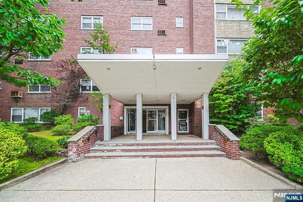 Welcome to a bright and spacious unit. Conveniently located in the heart of Fort Lee. Updated kitchen, bathroom, and floor. One garage #28. Move-in-ready home. NY bus stop is in front of the building.