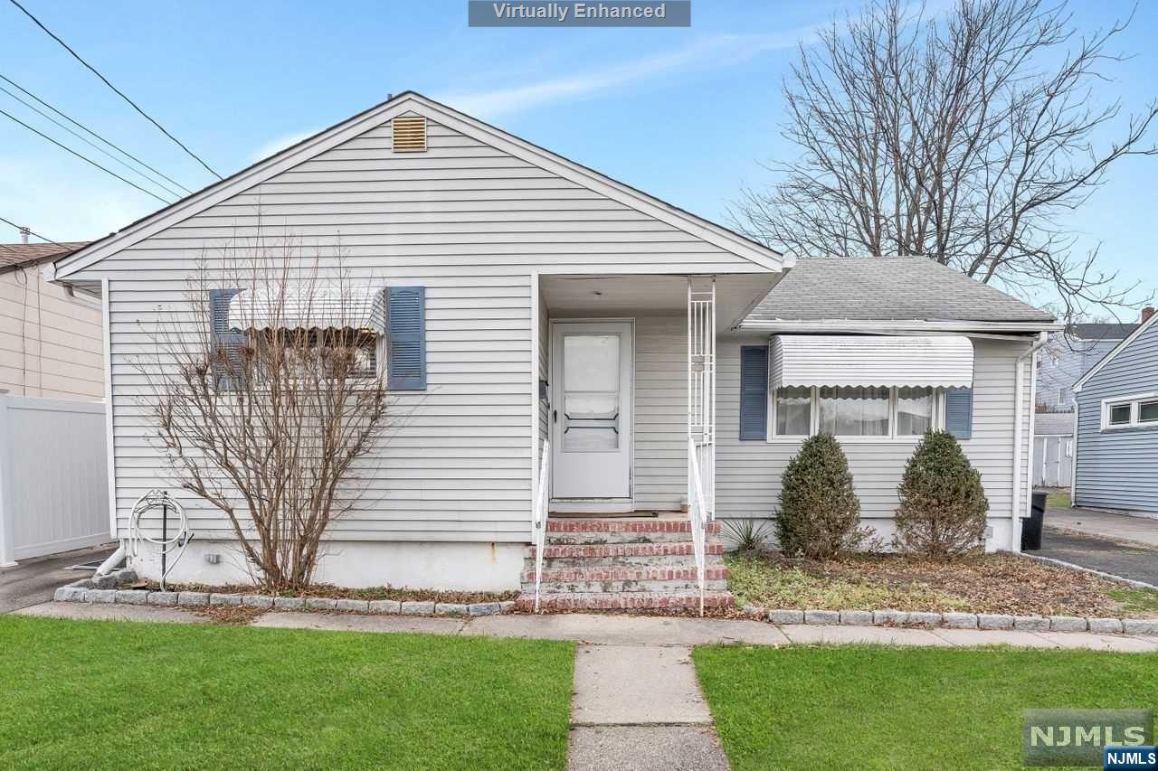 OPPORTUNITY KNOCKS! LOOKING FOR THE PERFECT ONE FLOOR LIVING? MOVE RIGHT INTO THIS CHARMING 3 BR, 1 BATH RANCH TUCKED AWAY ON A QUIET DEAD-END STREET. HARDWOOD FLOORS, NEWER A/C, SPACIOUS KITCHEN, LARGE FENCED YARD LOCATED IN A WONDERFUL NEIGHBORHOOD. CLOSE TO TOWN, SCHOOL AND MASS TRANSIT TO NYC.