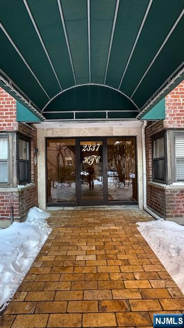 Move right in this good-sized studio on the 2nd floor! bright and quiet, sleeping and living quarters can be easily separated, move-in condition, hardwood floors, new stove, kitchen cabinets, fridge, bathroom vanity and cabinet. Plenty of closet space. Excellent location to all major highways, NYC buses, parks, hiking trails, shopping, schools, playground and tennis court at back of building, close to the center of the Fort Lee, yet still tuck in a quite zone with hiking trails along Hudson River just steps away, Heat, water and one parking space is included. Board approval is required, credit check, income approval, $300 application fee paid by tenant (non-refundable) and $250 move in/out deposit (refundable) Landlord can install window AC with the rent $1400