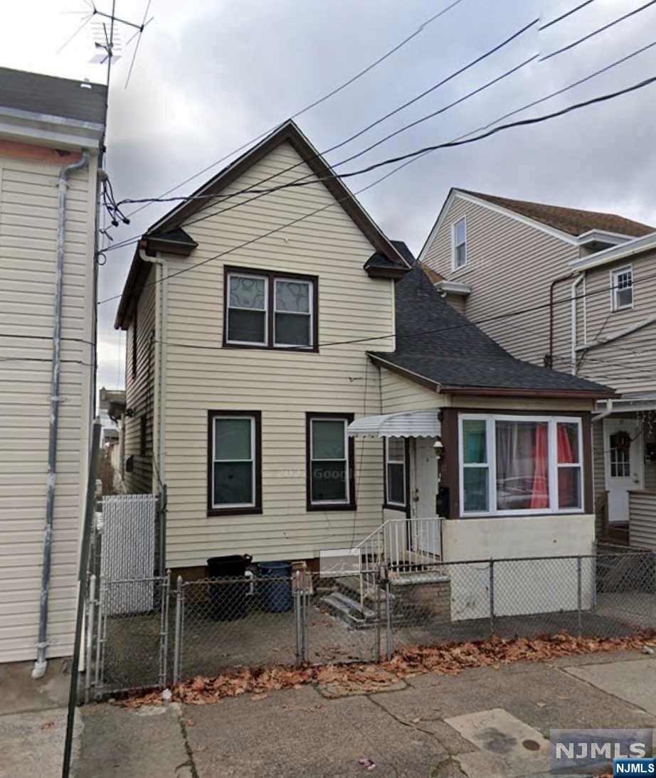 Must See!!! well maintained single family featuring 3 bedroom, 2 bathroom, living room, dinning room, kitchen and full finish basement with rec room, and storage room. Roof replaced in 2017. Located near major highways, worships and shopping centers.