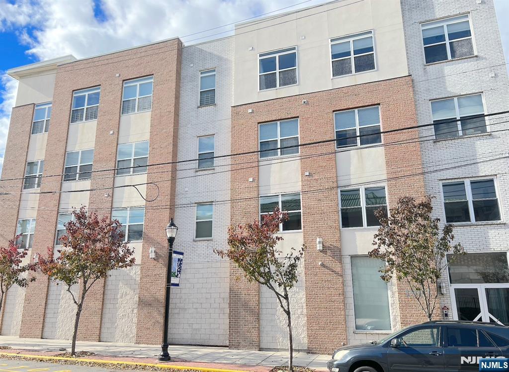 Looking for a condo in Union City then come see this 2 Bed 2 Bath condo unit. It features an open floor plan, galley style kitchen with and island, hard wood floors, and is conveniently located right on Summit Ave which gives it easy access to major highways, public transportation, shopping, and easy commute to NYC. Don't Miss Out Come See It Today.