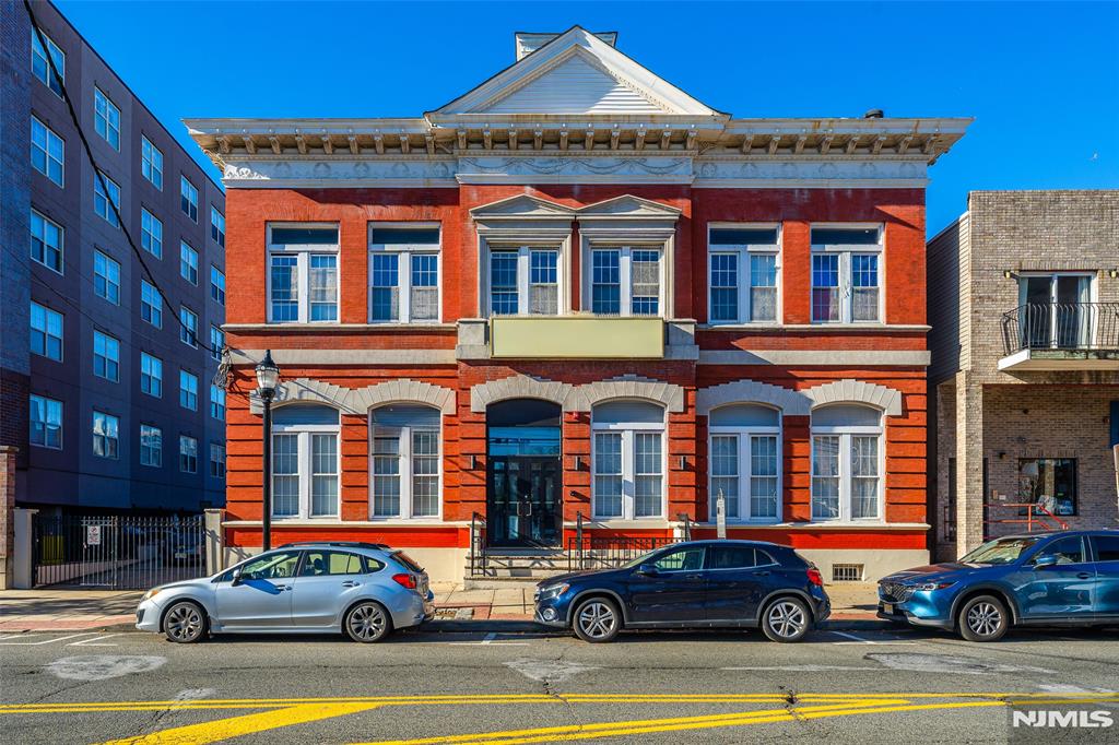 EXCEPTIONAL COMMERCIAL OFFICE BUILDING FOR SALE : PRIME UNION CITY PARK AVENUE LOCATION! A truly rare and outstanding opportunity awaits to acquire a highly desirable commercial office building located at 4407-4411 Park Ave in Union City, New Jersey. This expansive property presents significant potential for owner-operators or investors alike, offering flexibility and superb condition in a sought-after location. Property Highlights & Features: -Size and Configuration: The building is currently configured with 7 individual suites and includes 4 half bathrooms, providing versatile options for various business types and multi-tenant occupancy. -Parking: A crucial advantage in this dense area, the property boasts 5+ dedicated parking spaces. Prime Border Location: Strategically situated on the border of Weehawken, the property benefits from proximity to its affluent and desirable neighboring municipality. -Unparalleled NYC Access.