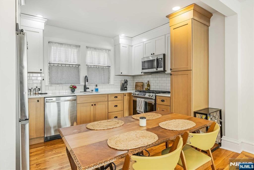 Welcome home to his sunny first floor apartment with 2 beds and 1 baths with a separate front entrance, laundry in-unit, and mini-split AC units. This unit has a dynamic layout spanning the entire 1st floor, with an open concept kitchen, that allows for a secondary living space aside from the formal front living room. Come enjoy a stellar location less than 1 mile from Edgemont Park, Walnut Street, Valley/Van Vleck businesses and more! You will love being in the heart of Montclair w/ great restaurants, parks, multiple NYC commute options and an abundance of recreational amenities. Available early June. Tenants pay for electric, gas and prorated water/sewer. One parking space offered. No Pets preferred.