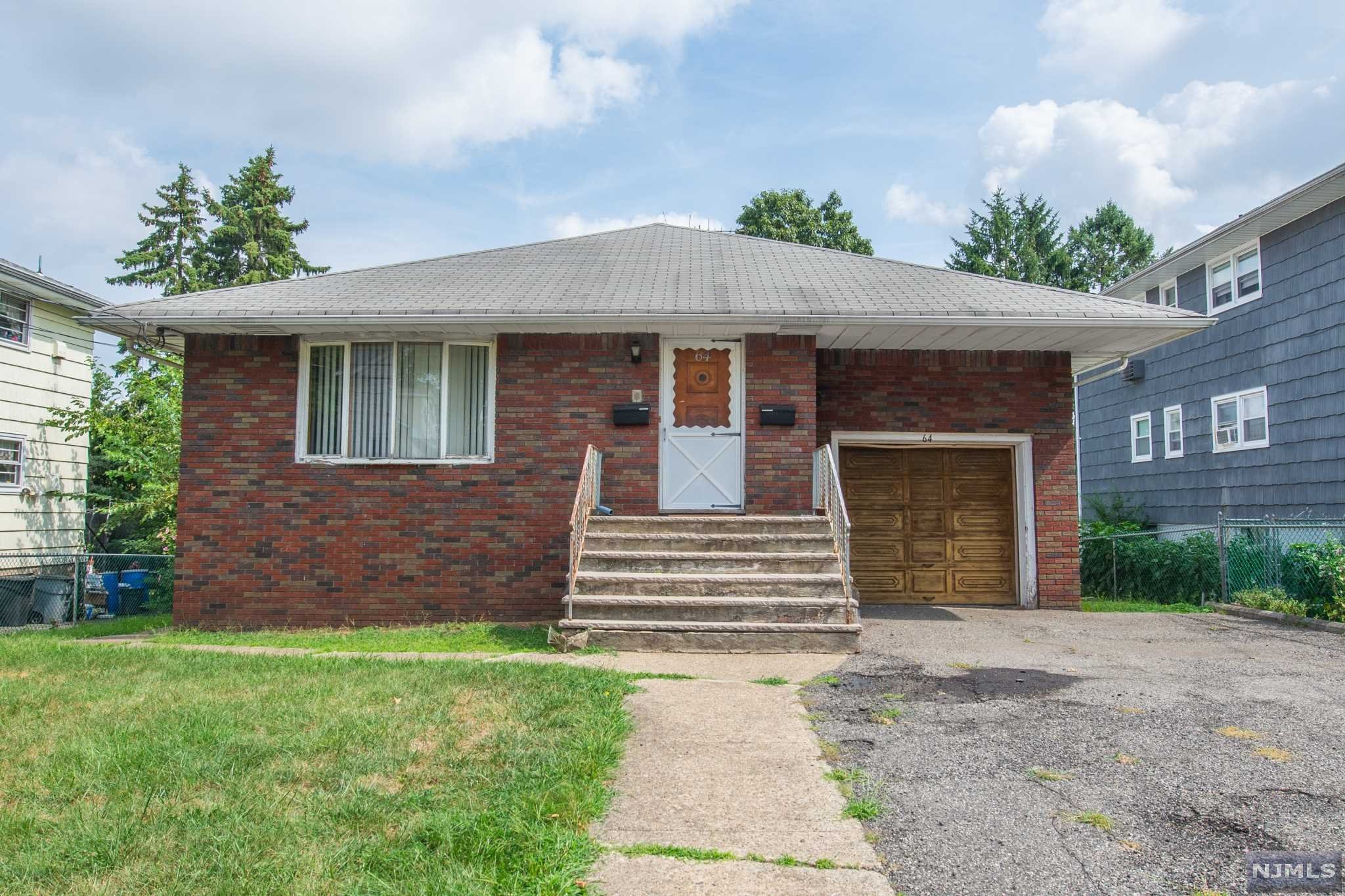 Amazing Location! Customize this home to your lifestyle, home features large living rooms, eat-in kitchens, large bedrooms, separate utilities, private back yard, one car garage and so much more!