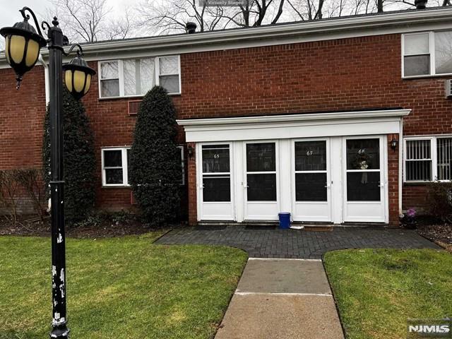 Don't miss out on the opportunity to rent this gorgeous one bed apartment at the highly sought after Regency Park complex. Very bright, roomy, condo unit with new wood floors throughout. Finch Park is a short distance away. Updated white eat-in kitchen. Living room/dining room combination. Conveniently located near highways, transportation, shopping and restaurants. Parking space is included also plenty of visitor parking on site. Available Immediately. Rent includes heat, water, and gas. Tenant pays electricity and cable. NO PETS! NO SMOKING!