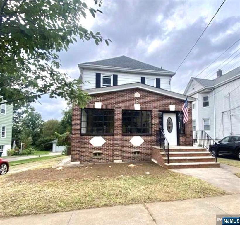 FULLY GUTTED 2 FAMILY WITH APPROVED PLANS. PERFECT OPPORTUNITY TO CREATE YOUR DREAM HOME!!. THIS IS A SHORT SALE. THIRD PARTY APPROVAL REQUIRED.