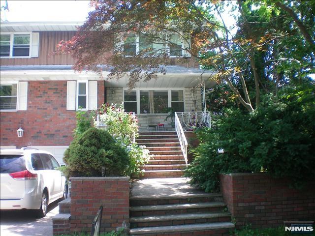 2ND FLOOR: 3 BEDROOM WITH EXTRA ROOM, 1.5 BATHS, LIVING ROOM, DINING ROOM, GARAGE & DRIVEWAY PARKING, WASHER DRYER, USE OF YARD, UPDATE AND FRESHLY PAINTED.