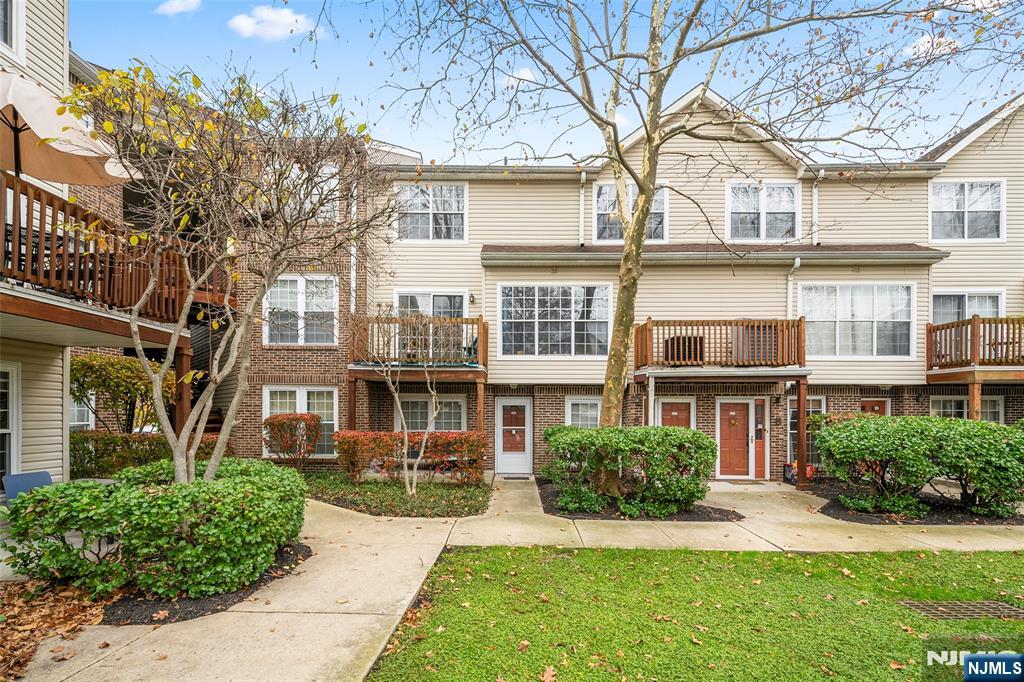 Beautifully renovated unit in the highly desirable Westgate community. Fantastic location with great transportation access and all daily conveniences nearby. Excellent neighborhood with wonderful amenities. All appliances are brand new, and both the heating and air-conditioning systems have been fully replaced. Newly renovated throughout â€” move-in ready and perfect for comfortable living.