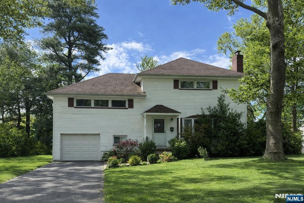 GREAT PRIME COUNTRY CLUB HOME!! Make this your own! Don't miss the opportunity!!