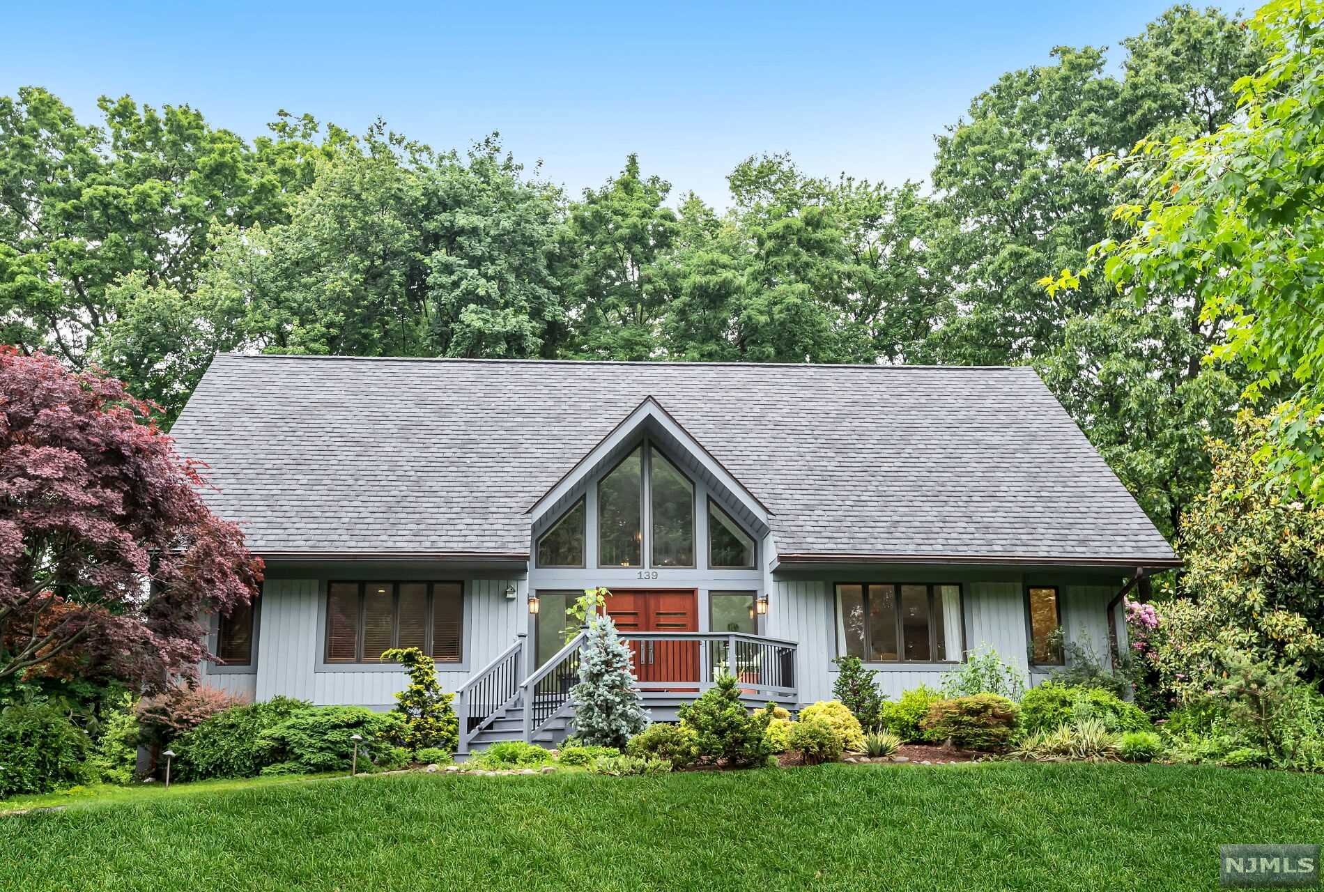 Move right into this open & airy Fardale colonial set on nearly an acre of beautiful private property. Inside find high ceilings, beautiful hardwood floors & a center hall colonial flow. The great room with 20+' ceilings has a fireplace with wood-stove insert & oversized windows overlooking the grounds. The eat-in kitchen with island features custom cabinetry, granite countertops, stainless steel appliances and center island. A first floor BR & bath are perfect for guests or extended family. Upstairs there are 3 more BR including a fantastic master suite with vaulted ceilings, triple closets & large master bath with separate tub & glass shower. Even better than owning your own pool is to be able to use Brookside Manor Association pool, tennis & clubhouse as part of the neighborhood.New HVAC/Central air & roof. Full house generator. Finished lower level. Low taxes. Sought-after Washington school district. Just unpack!