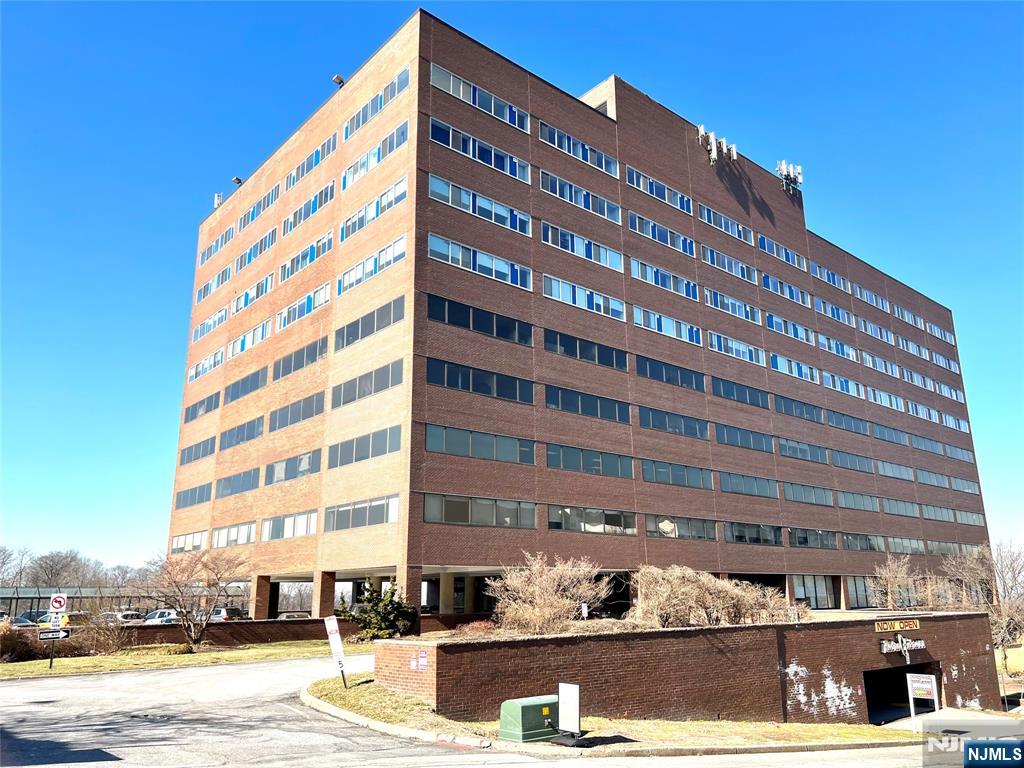 *** UNDER NEW MGMNT Modern and New interior apt. very good location/ Close to NYC Bus, H mart and star bucks coffee, CVS, Restaurants, BANK, SPA, Doctor's office etc. easy to HWY and School. Text L/A Connie 201-321-4211 or Eunice 201-468-3302 ** 1M RENT FREE / ONE CAR PARKING SPACE INCLUDED RENT **