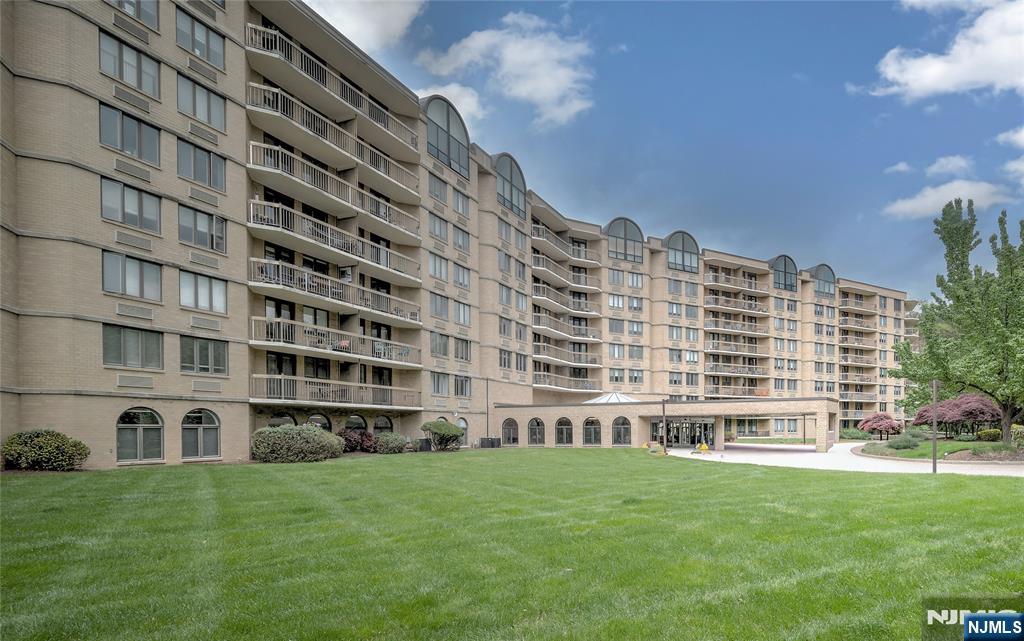Fabulous 2 bedroom, 2 full bathroom unit overlooking the pool. Floor #2 near elevators for convenience. Building boasts state of the art fitness center and new enovated lobby. Unit totally painted with beautifully crafted hardwood floors throughout New stainless refrigerator. 2 parking spaces in garage. All the conveniences of a country club Jitney comes to front door for nyc transportation. Valet service and security gate for privacy.