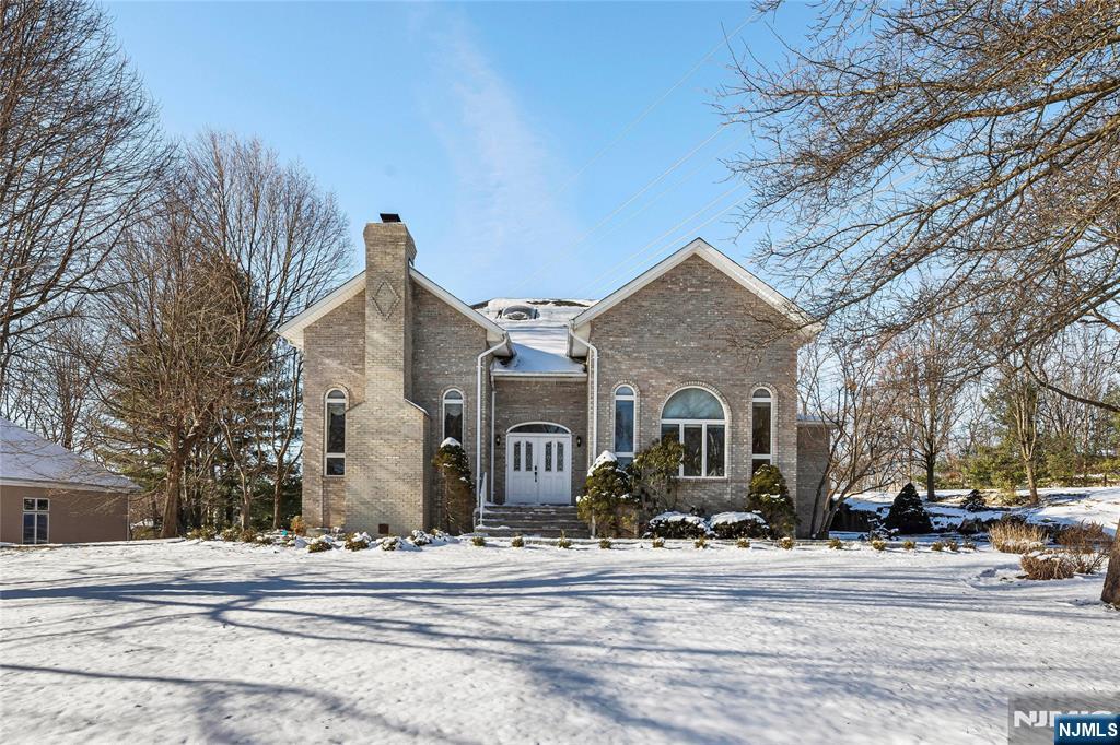 WELCOME HOME! Don't miss the chance to rent this stunning Center-Hall Colonial featuring 4 bedrooms and 3.5 bathrooms in the prestigious Park Ridge Estates of Cedar Grove Million-dollar neighborhood. Surrounded by luxury homes and offering top-rated schools, this home is the perfect blend of elegance and convenience. Enjoy an easy 30-minute commute to NYC, proximity to major highways, shopping malls, and fantastic local restaurants. Cedar Grove also boasts a vibrant community with amenities like a town pool and so much more. Opportunities like this are rare schedule your showing today and make this dream rental yours! Credit/income verification and background check a must. Rent spree required. Cat OK.