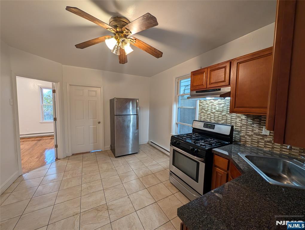 Renovated 2 bedroom apartment on a first floor. Building newly redone. Utilities separate. Huge Kitchen and gorgeous stall shower. Great location, close to downtown and train. Schedule your tour today!