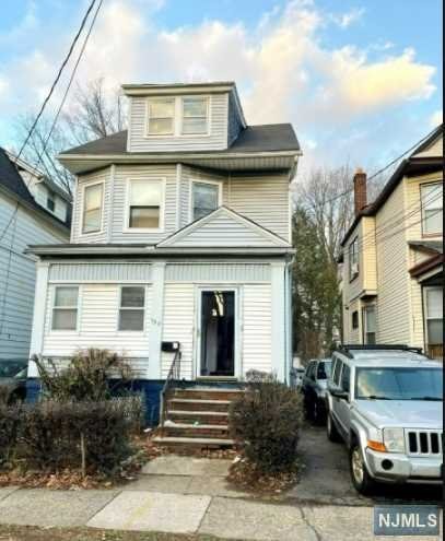Single Family 5 bedrooms 1.5 bath. living room, dining and open kitchen layout located in Irvington. Close to all modes of public transportation and minutes away from I-280 and Garden State Pkwy an easy commute to New York. Signed Buyers Hold Harless & release regarding covid required before to gain access. Pls use all precautions when walking through the home at all times. I have video footage available. The buyer is responsible for all city inspections.