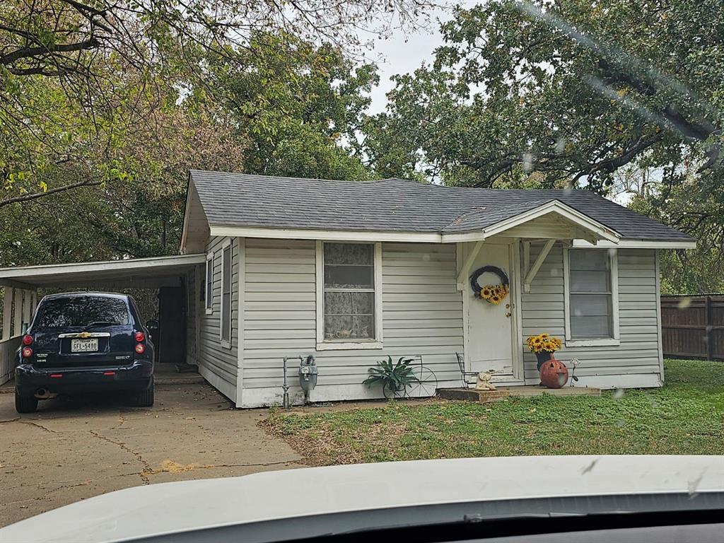 Appealing two bedroom 1 bath one carport attached on a dead end street. Interior home needs updated and some foundation repair.
Bathtub has a new make over its very nice. Will make a great home for a new family.
AGENT AND BUYER TO Confirm all room sizes and any information given.
Seller is selling AS IS with no repairs.
Seller had the roof replaced this year.