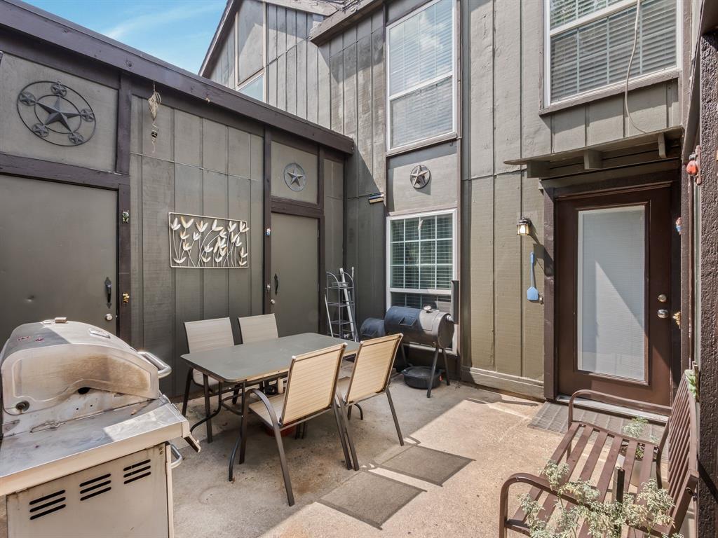 Country Condos Creek - Residential