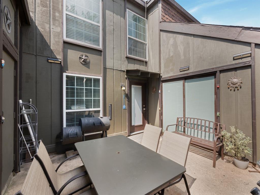 Country Condos Creek - Residential