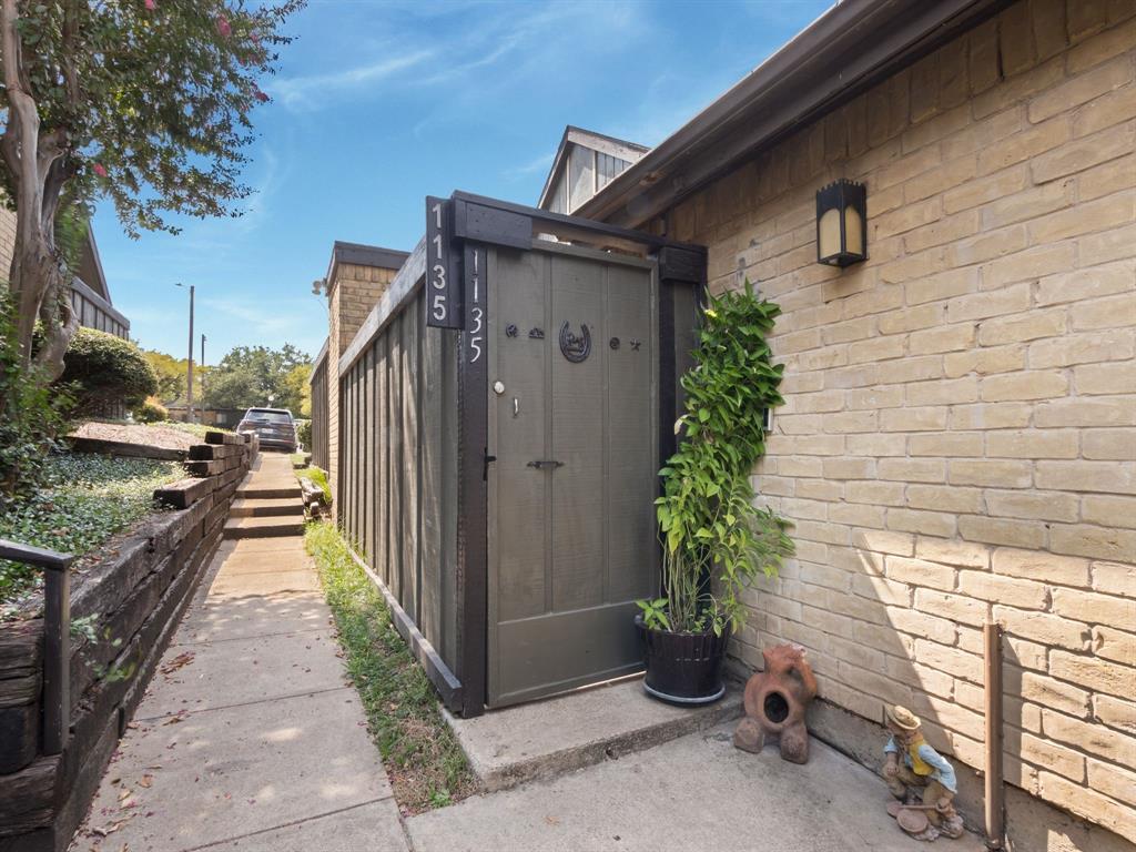 Country Condos Creek - Residential