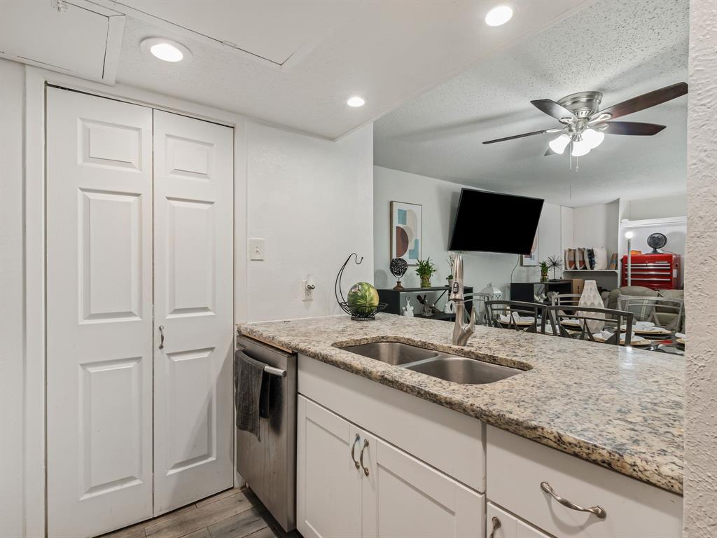Country Condos Creek - Residential