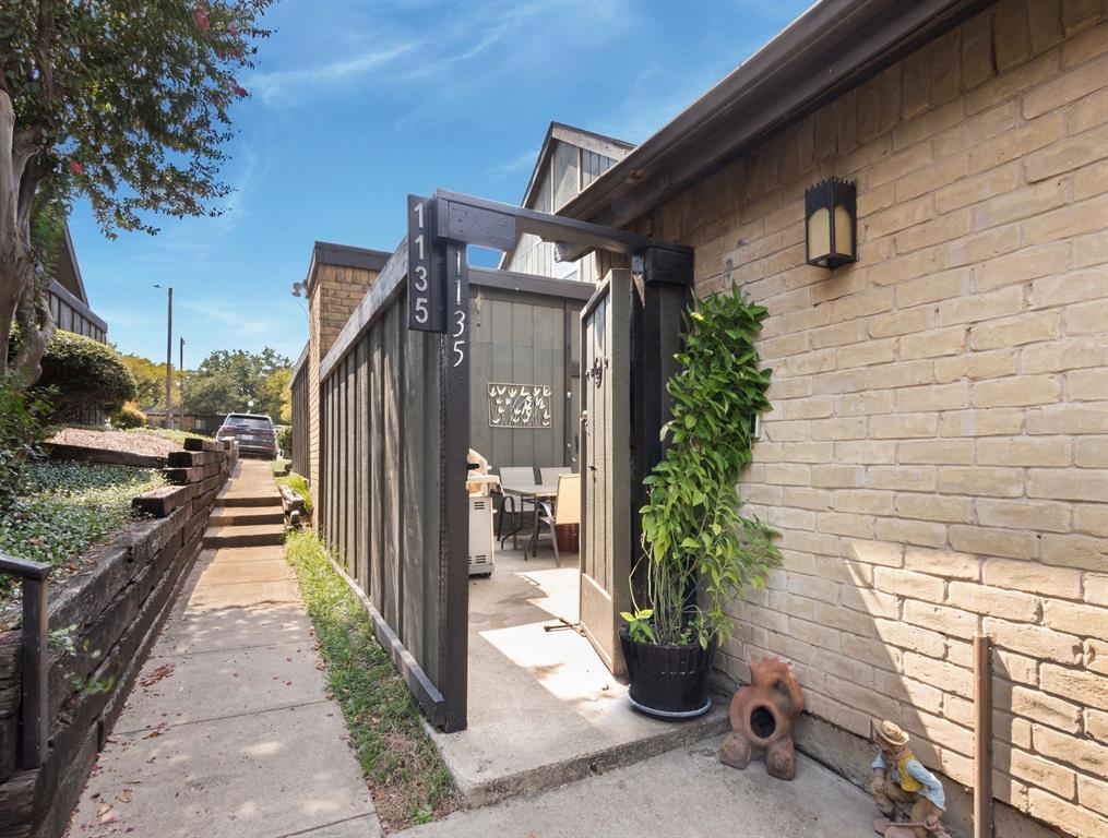 Country Condos Creek - Residential